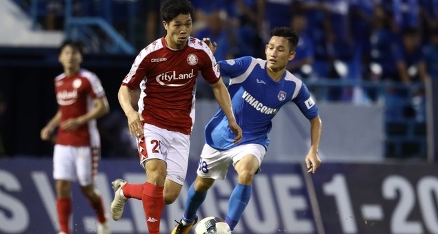 Công Phượng vừa kiến tạo vừa ghi bàn, TPHCM lên đỉnh