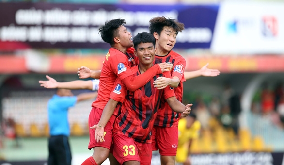 Sao trẻ khóa 4 HAGL tỏa sáng giúp CAND giành điểm với 10 người