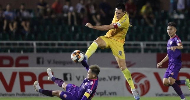 GĐKT Văn Sỹ: 'Nam Định sẽ bỏ giải nếu tiếp tục bị xử ép'