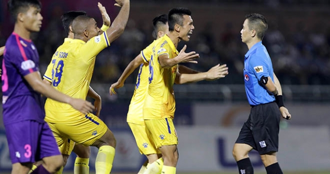 Lãnh đạo CLB Nam Định: 'Trọng tài xin lỗi còn chúng tôi không xin được điểm'