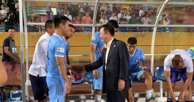 VIDEO: Bầu Hiển thưởng nóng SHB Đà Nẵng 200 triệu sau trận hoà Viettel