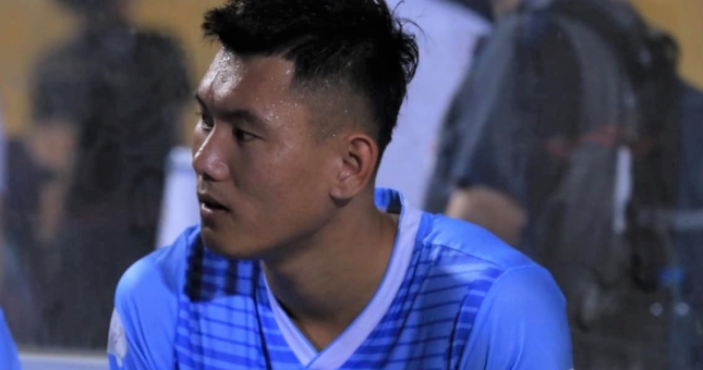 VIDEO: Phan Văn Long được bác sĩ Choi kiểm tra chấn thương