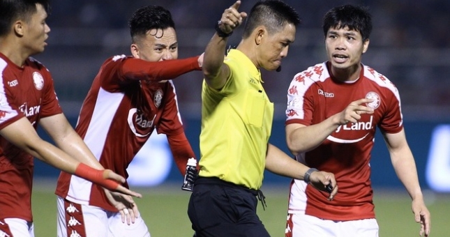 Tổ trọng tài điều khiển trận Hà Nội đấu TPHCM bị kỷ luật