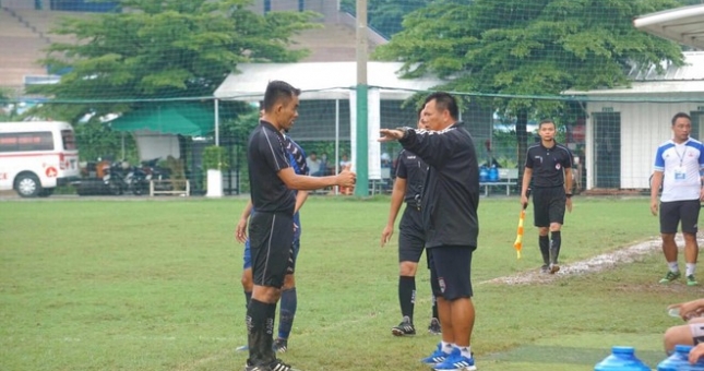 Một trọng tài cầm còi 4 trận đấu liên tiếp của Bình Dương ở giải U17 QG