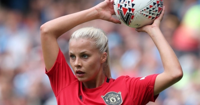 Vẻ đẹp quyến rũ của nữ hậu vệ đẹp nhất Manchester United