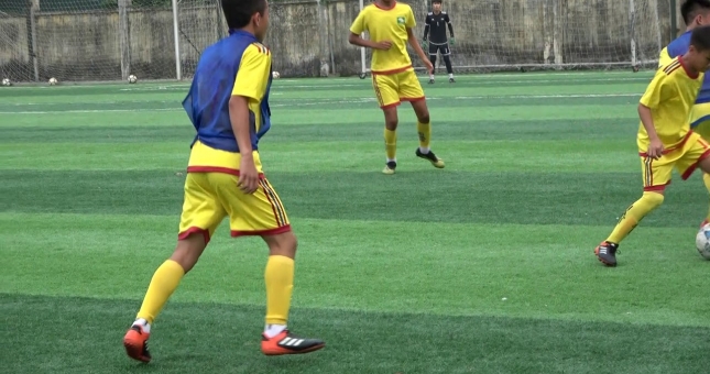 VIDEO: Cầu thủ trẻ SLNA vẽ 'cầu vồng khuyết' vào góc chết khung thành