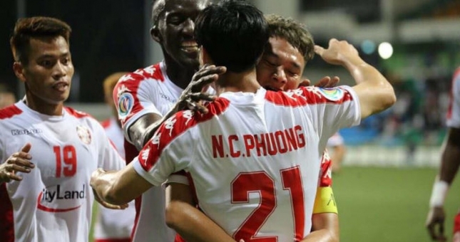 Tiền đạo TPHCM thà đền bù hợp đồng chứ không về quê Công Phượng