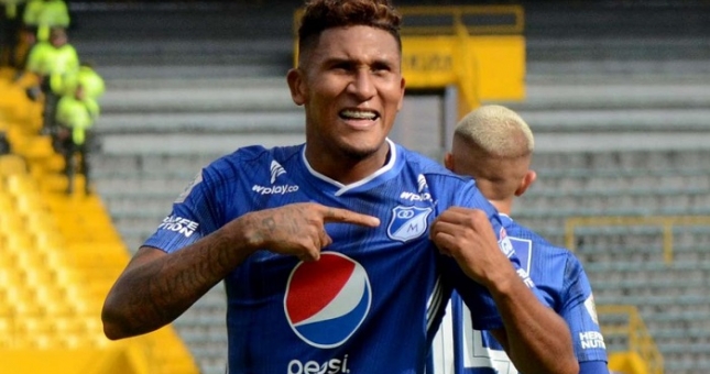 VIDEO: Ngoại binh triệu đô của TPHCM chạy chỗ thông minh, dứt điểm tinh tế