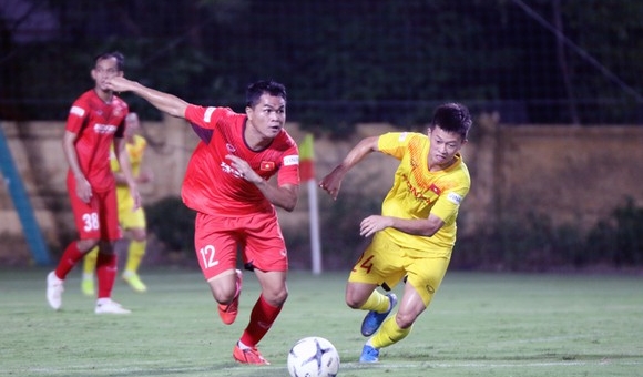 Hai siêu phẩm đá phạt xuất hiện ở trận đấu nội bộ U22 VN