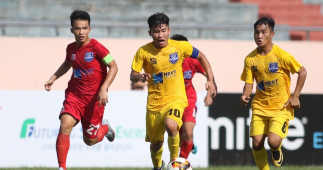 Đương kim vô địch để thua PVF ở phút bù giờ trong ngày ra quân