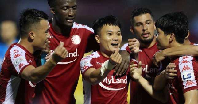 VIDEO: Phi Sơn khiến hàng phòng ngự Nam Định 'chóng mặt'