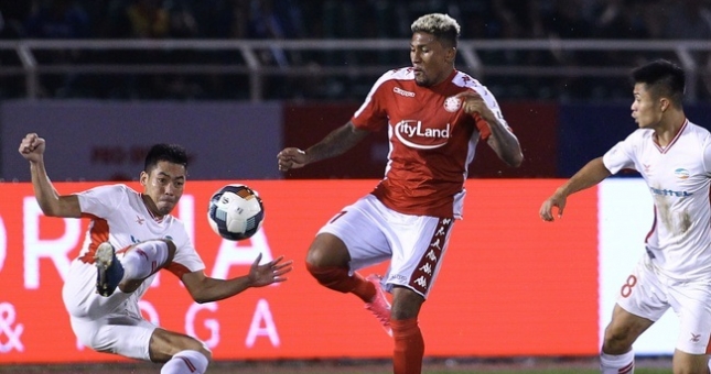 CLB TPHCM 'tiếp sức' cho Viettel lên ngôi đầu bảng