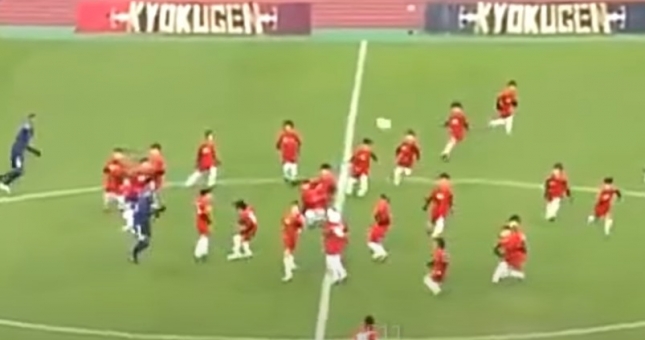 VIDEO: '3 chấp 100', trận đấu kỳ lạ nhất lịch sử