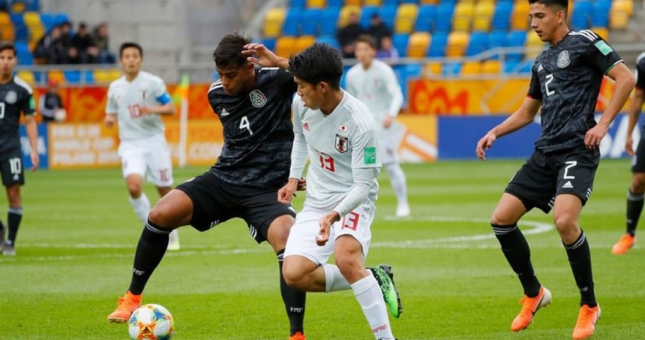 Minamino dự bị, Nhật Bản thua đau khi sao Napoli tỏa sáng