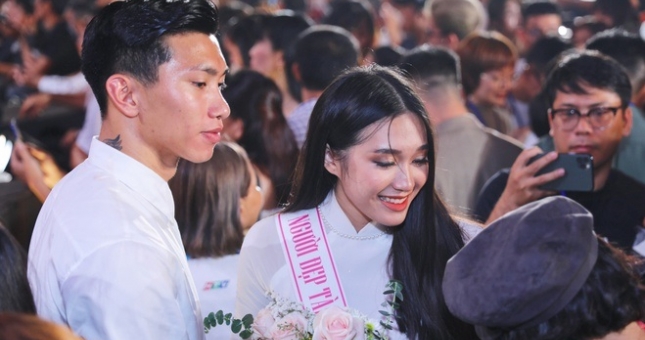 'Bạn gái tin đồn' lên tiếng về chuyện tình cảm với Đoàn Văn Hậu