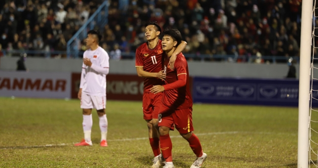 VIDEO: Hà Đức Chinh và Xuân Mạnh phối hợp đánh bại Văn Toản