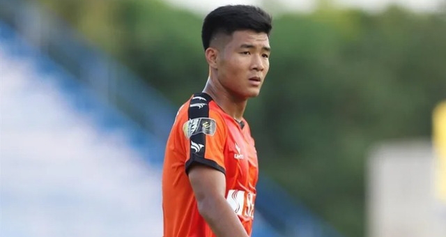 Hà Đức Chinh: 'Tôi phải đá vị trí khác để nhường chỗ cho tiền đạo ngoại'