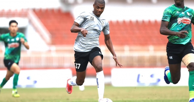 Hàng thủ thảm họa khiến Hà Nội FC bị TP.HCM lội ngược dòng