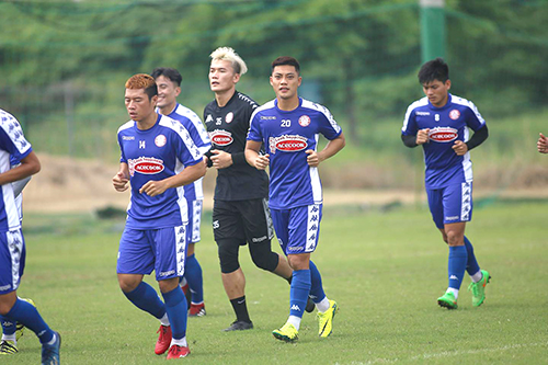 VIDEO: HLV Mano Polking tập chiến thuật cho CLB TP.HCM