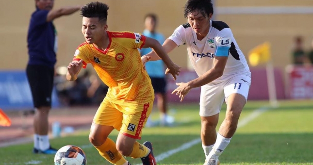 Tiền vệ HAGL đầu quân cho đội bóng của HLV vô địch châu Âu