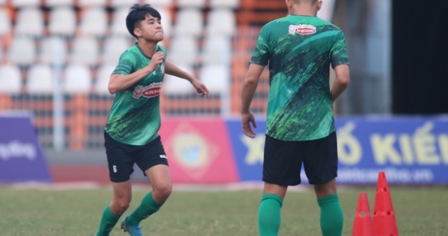 VIDEO: Phan Thanh Hậu cùng đồng đội tập thoát pressing