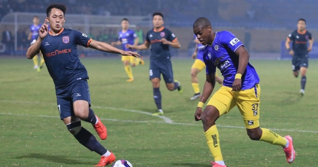 Cầu thủ Bình Dương và HL Hà Tĩnh được nhận thưởng Tết động viên