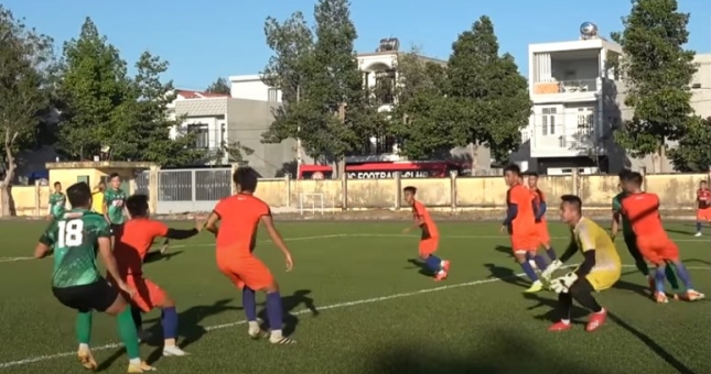 VIDEO: Huy Toàn lập siêu phẩm trong chiến thắng của TP.HCM