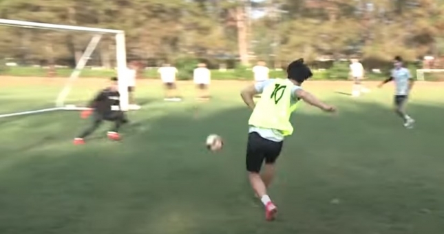 VIDEO: Văn Toàn 'xé gió' ghi bàn trong buổi tập của HAGL