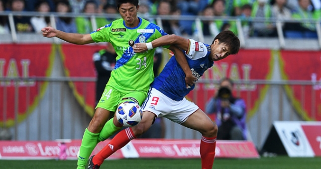 Đội bóng của Văn Lâm lọt top 4 giải VĐQG Nhật Bản