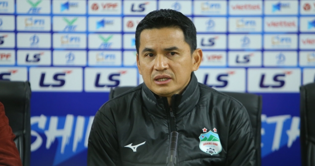 CĐV Thái Lan: 'Để Kiatisak đến Việt Nam là sai lầm lớn'