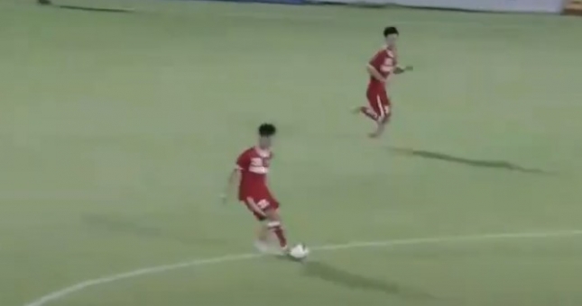 VIDEO: Cầu thủ U19 PVF tái hiện bàn thắng từ giữa sân của Beckham
