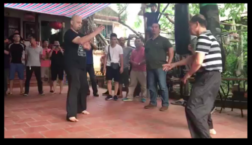 VIDEO: Võ sư Vịnh Xuân Pierre Francois Flores thắng trận 2