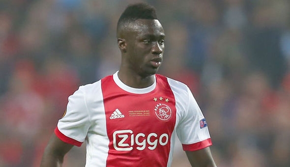 Inter tính chơi lớn với trung vệ Ajax bằng mức giá khó tin