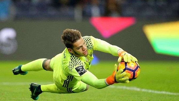 VIDEO: Màn ra mắt của Ederson Moraes trong màu áo Man City