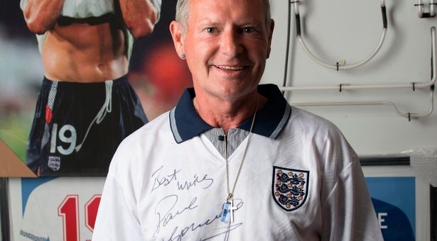 Rapper MV 'Hãy trao cho anh' mâu thuẫn với cựu sao ĐT Anh