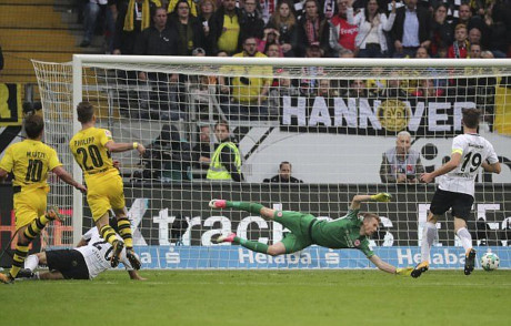 Highlights: Frankfurt 2-2 Dortmund (Vòng 9 - Bundesliga)