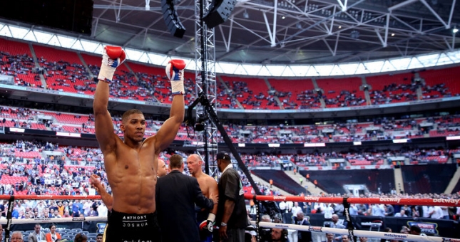 Amir Khan công kích Canelo, Joshua chỉ đấu ở sân nhà? 