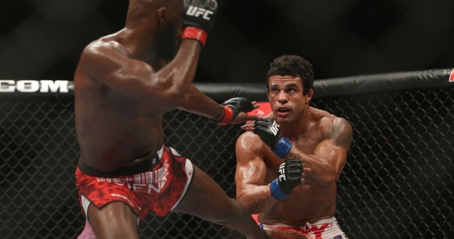 Oblique Kick: Có nên cấm hay không? 