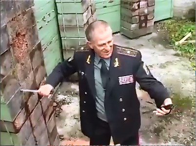 Rùng mình với khả năng phi dao của cựu đặc nhiệm Nga