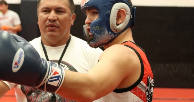 HLV Khabib lo ngại thói quen 'bất kham' của học trò sẽ là miếng mồi ngon cho Conor