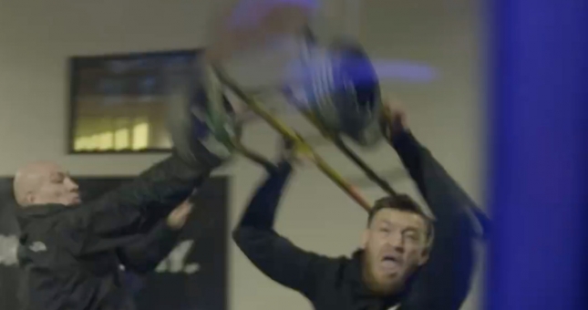 Nạn nhân tại UFC 223 bị fan của Conor McGregor quấy rối