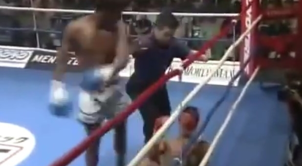 VIDEO: Cái kết đắng khi võ sĩ Nhật Bản chọc giận 'Thánh Muay' Buakaw