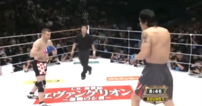 VIDEO Những trận đấu chênh lệch thể hình nhất thể giới