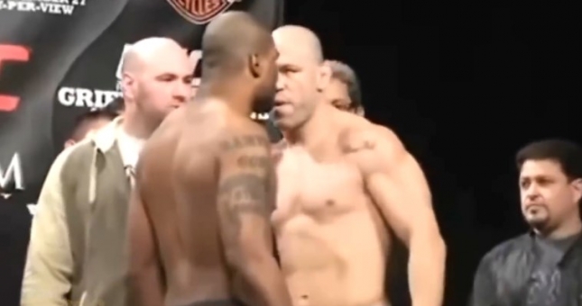 VIDEO Đáng sợ khi các võ sĩ MMA mất kiểm soát và nổi điên (Phần 2) 