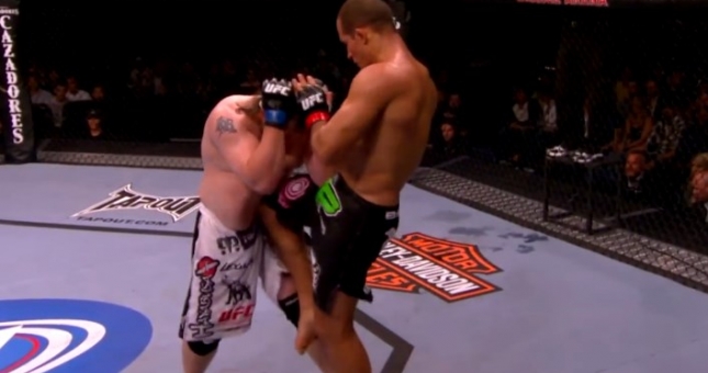 VIDEO Khi những cái cằm cứng nhất MMA bị đập vỡ