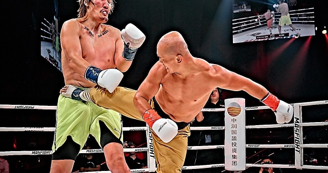 VIDEO 'Đệ nhất Thiếu Lâm' Yi Long đá gục đối thủ khổng lồ Hàn Quốc