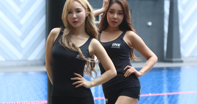 VIDEO: Dàn Ring Girl ONE Championship chúc ĐTVN vô địch AFF Cup 2018