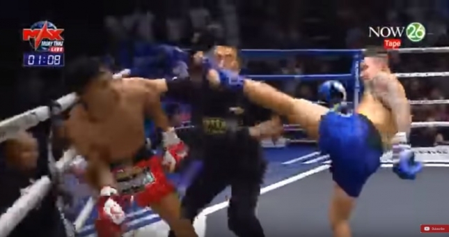 Võ sĩ Muay hạ gục cả đối thủ lẫn trọng tài chỉ bằng một đòn đánh