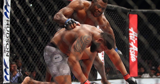 VIDEO Nhìn lại 45 giây hủy diệt đối thủ của Francis Ngannou 