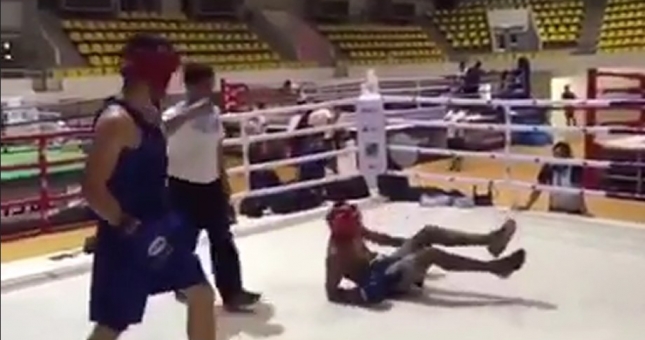 VIDEO: Trương Đình Hoàng 'hạ gục' bạn tập người Ấn Độ